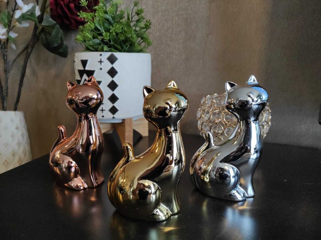 HERMOSOS SET 3 UND GATOS DECORACIÓN MESA, COLORES ORO, PLATA Y ROSE MEDIDA 14 CM, CERAMICA. COD:1295 🔥$11.970🔥